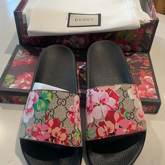 Brand new Betis Giamour/NS Gucci - Picture 1 of 3